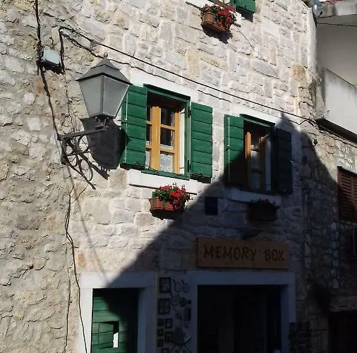 Apartments Mime - Small House